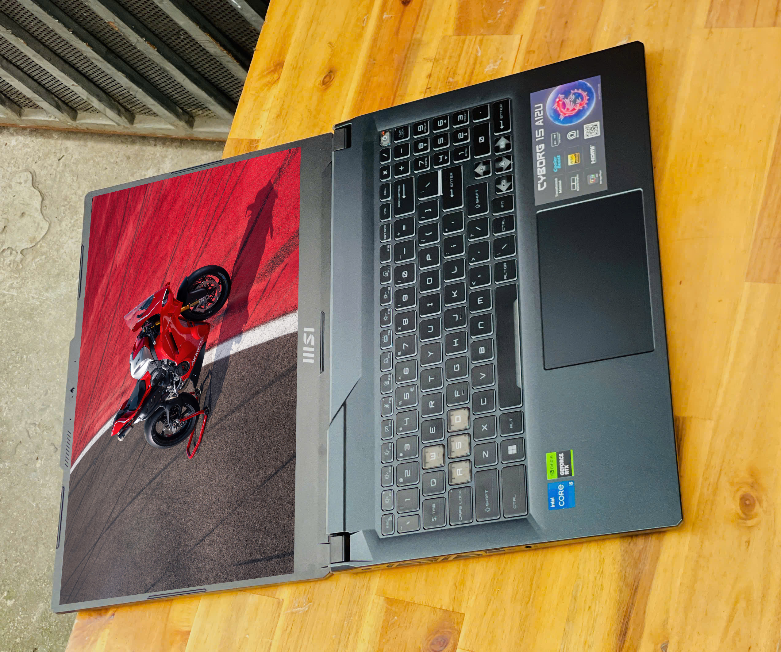 LAPTOP MSI CYBORG 15 A12UCX i5 12450H RTX 2050 4GB FHD 144HZ LED XANH GAMING VỎ NHÔM GIÁ RẺ4