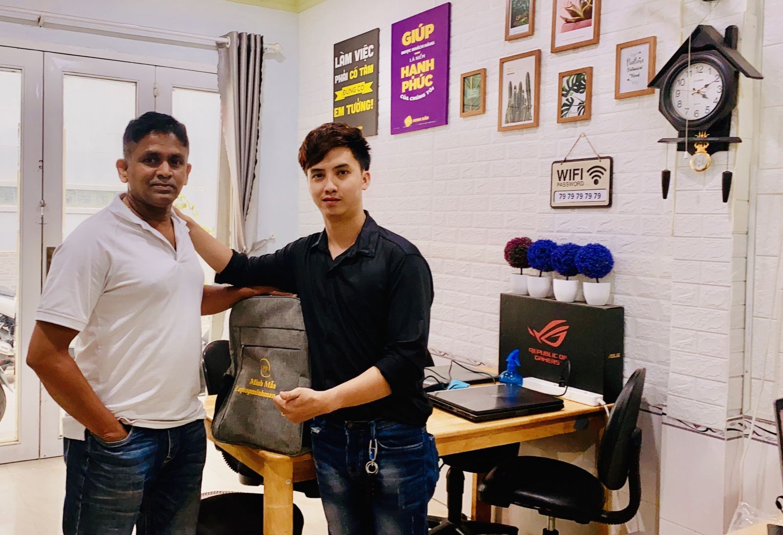 MUA LAPTOP CŨ GIAO HÀNG TẬN NƠI UY TÍN GIÁ RẺ QUẬN 3