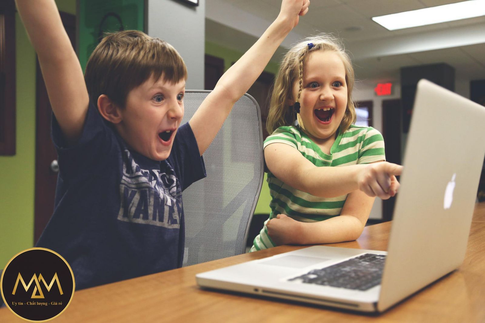 Bôi keo vệ sinh laptop giá rẻ uy tín Tân Phú