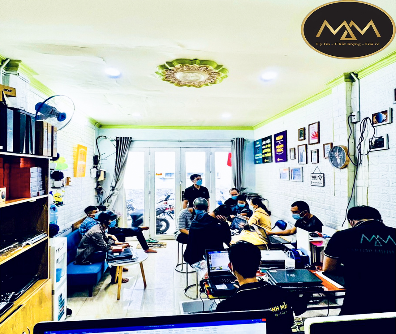 Sửa-laptop-quận-4-giá-rẻ-uy-tín-chất-lượng