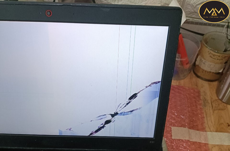 Thay-màn-hình-laptop-Lenovo-Thinkpad-giá-rẻ-quận-12