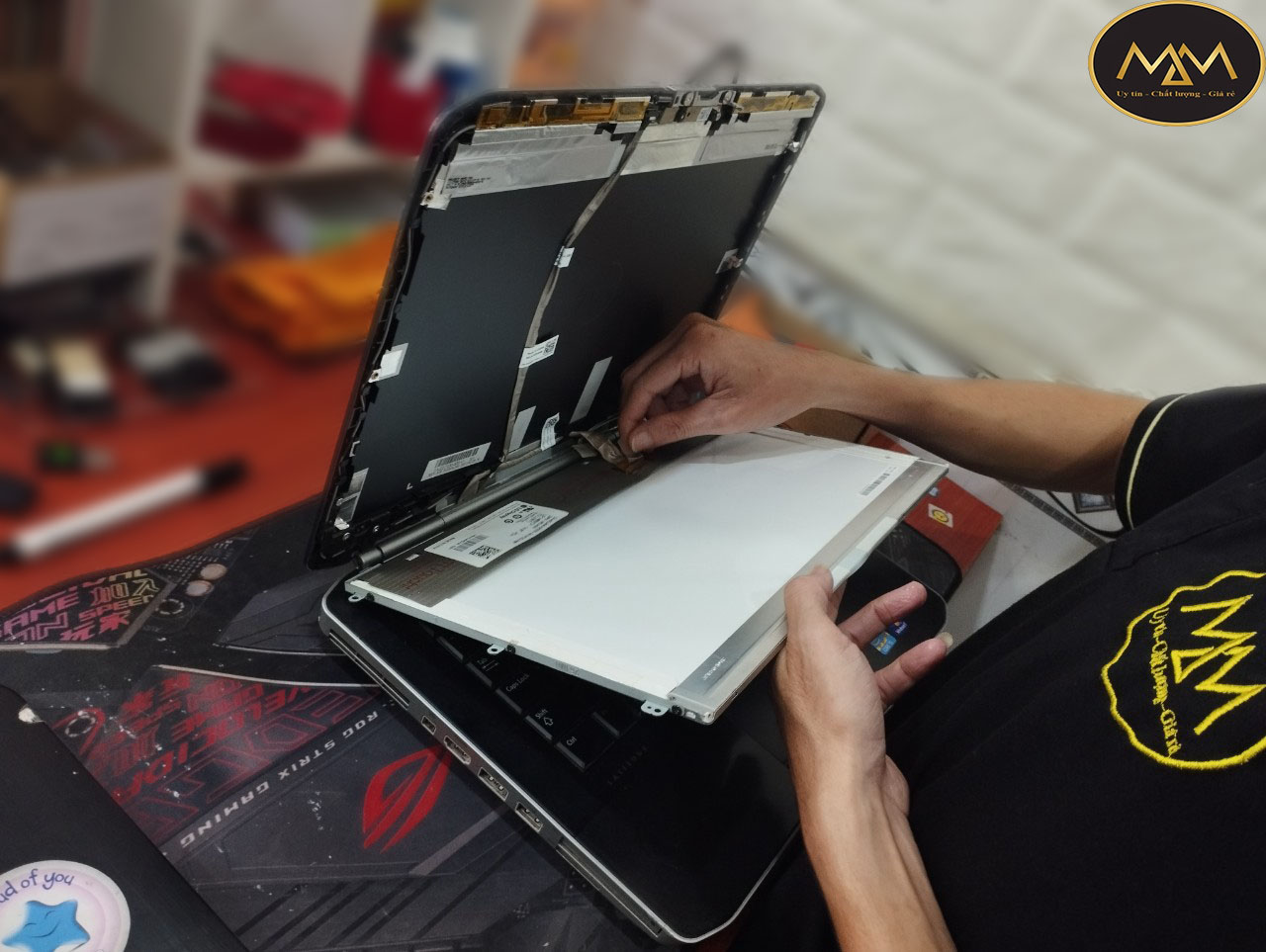 Thay-màn-hình-laptop-lenovo-thinkpad-giá-rẻ-TPHCM