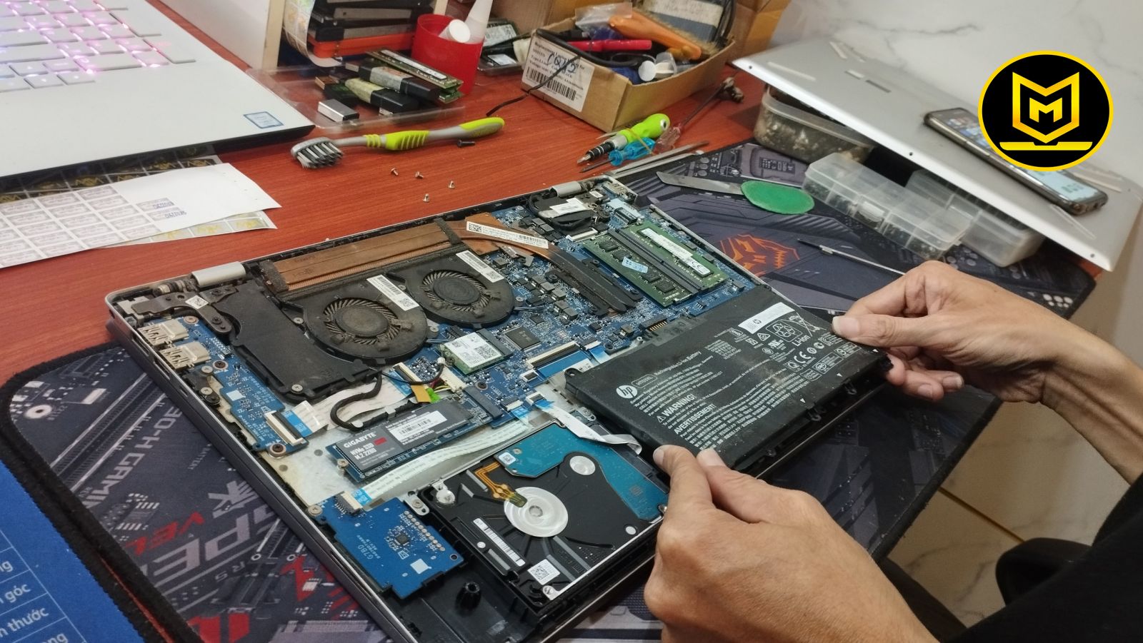 Thay-pin-laptop-Acer-quận-4