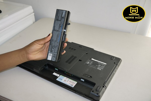 Thay-pin-laptop-Dell-Tan-Binh