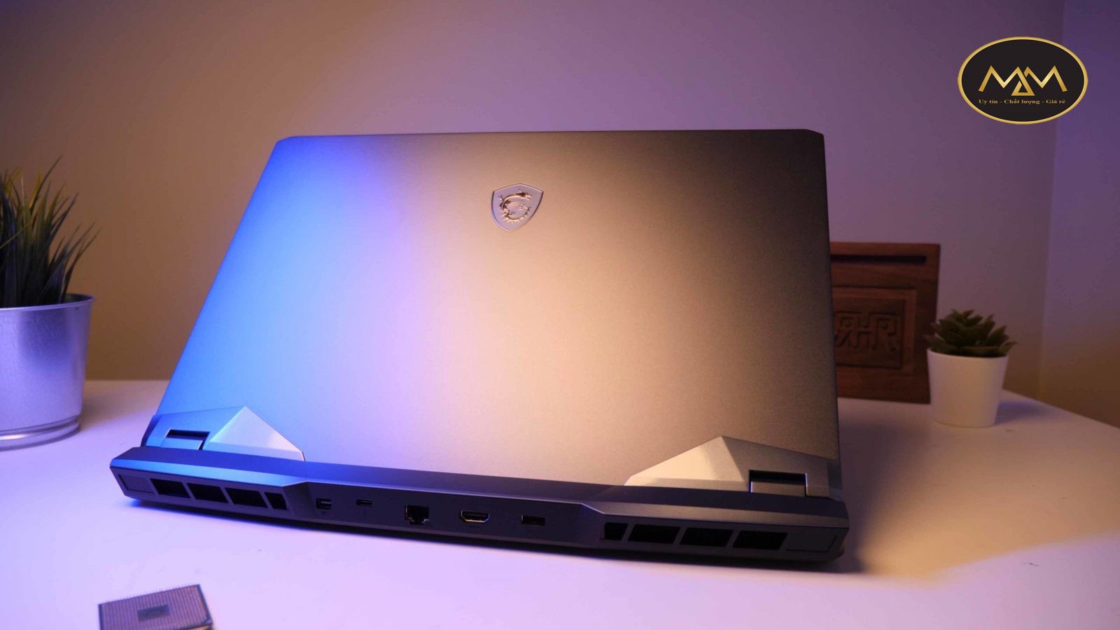 Vệ-sinh-bôi-keo-laptop-gaming-uy-tín-TPHCM