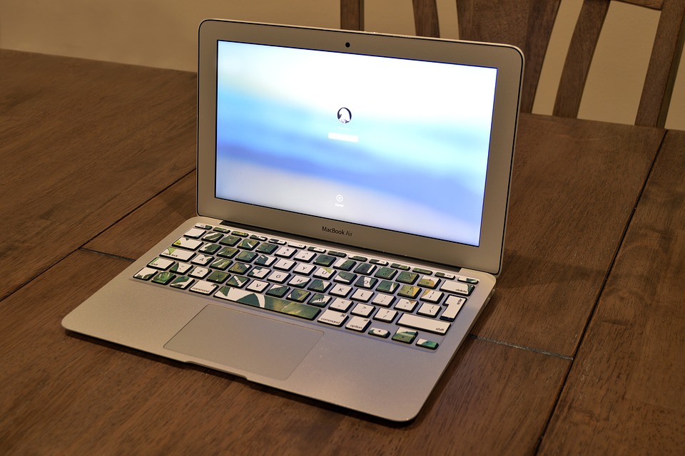 TÌM CỬA HÀNG BÁN LAPTOP CŨ UY TÍN TPHCM