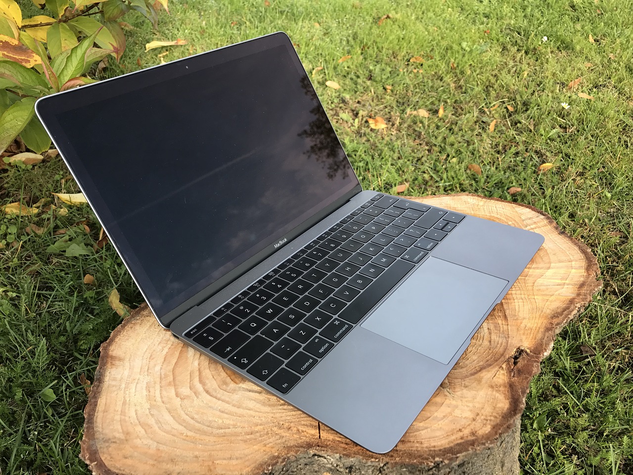 MUA LAPTOP CŨ GIAO HÀNG TẬN NƠI UY TÍN GIÁ RẺ QUẬN TÂN PHÚ