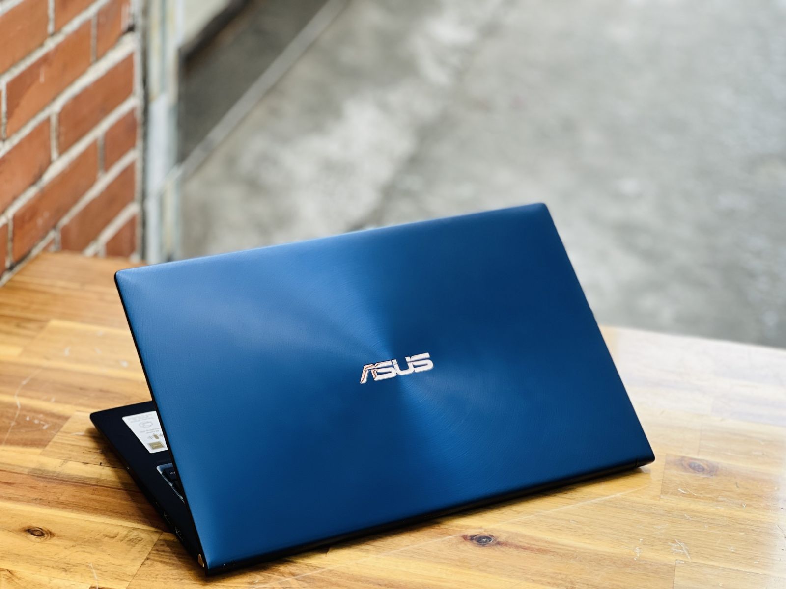 Asus Zenbook UX533FD I5 8265U/ RAM 8GB SSD 256GB/ GTX 1050/ FULL HD/ TRÀN VIỀN VÀNG GOLD/ GIÁ RẺ